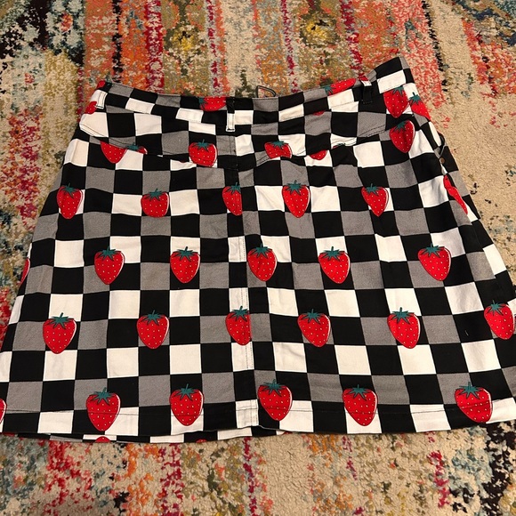 Hell Bunny Strawberry Checkered Women's Skirt - Picture 4 of 7